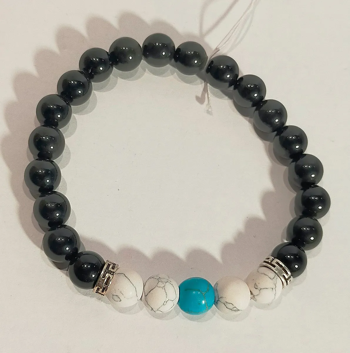 Agate noire, howlite, turquoise