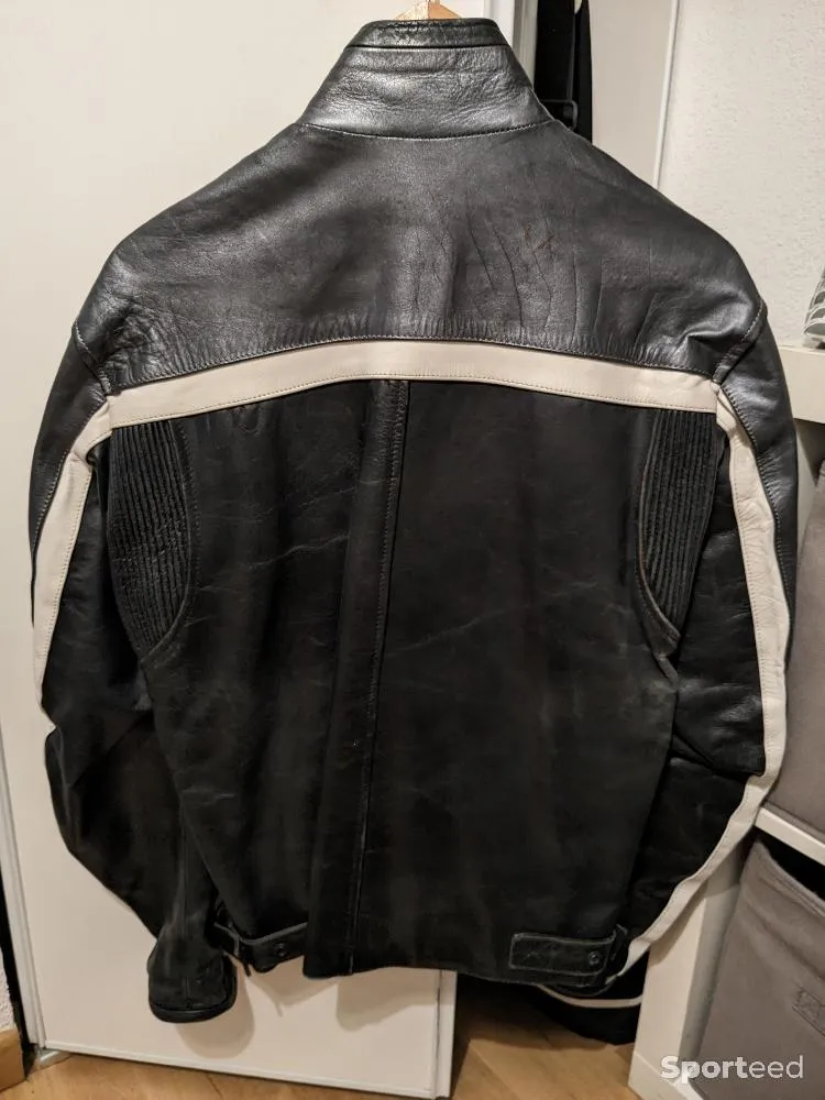 Blouson cuir moto  d'occasion Ajouté le : 26/01/2024