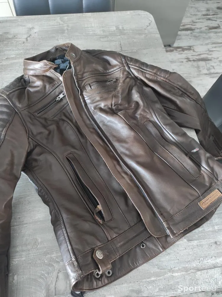 Blouson de moto full cuir  d'occasion Ajouté le : 21/04/2024