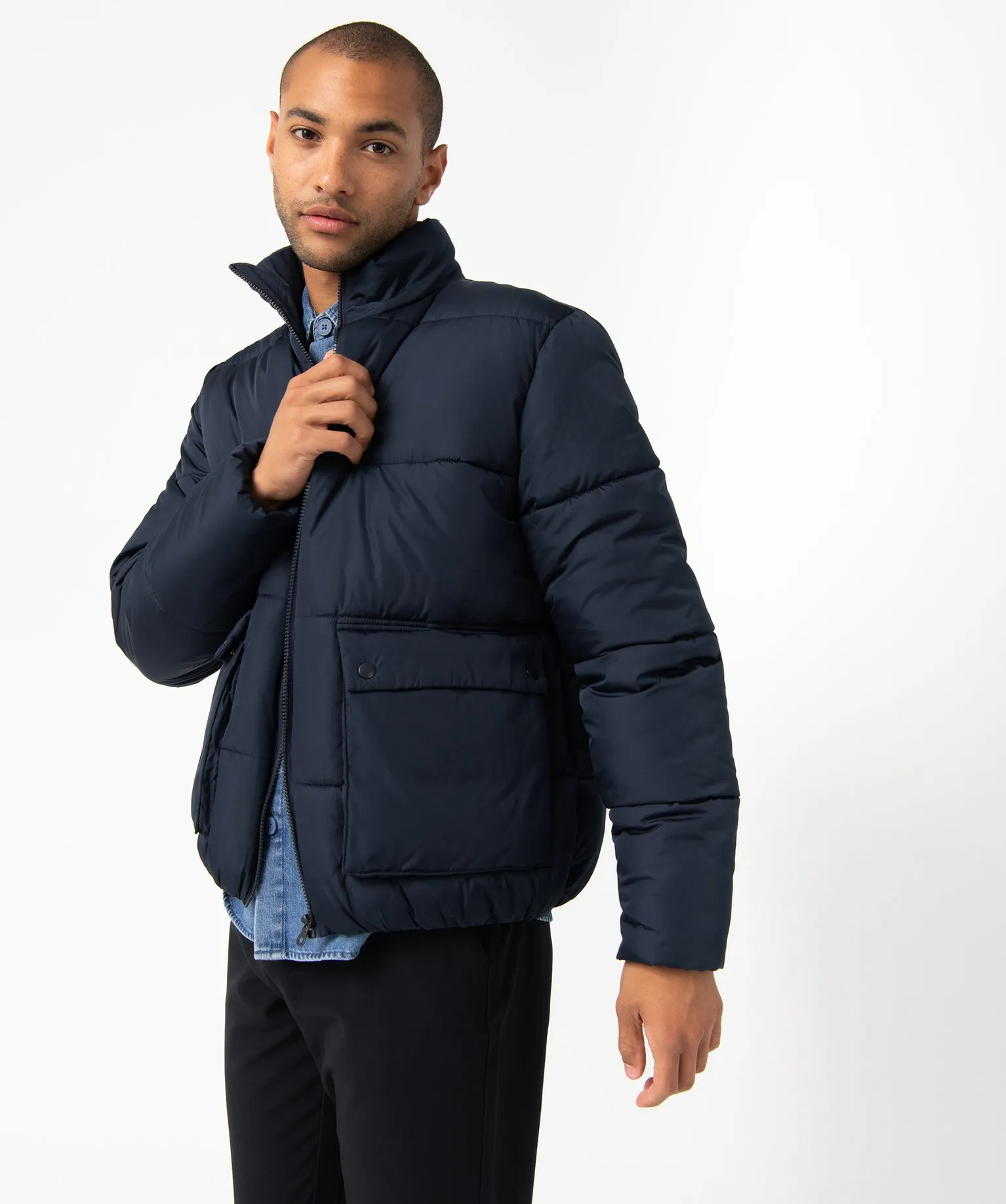 Blouson homme matelassé avec larges poches à rabat bleu fonce