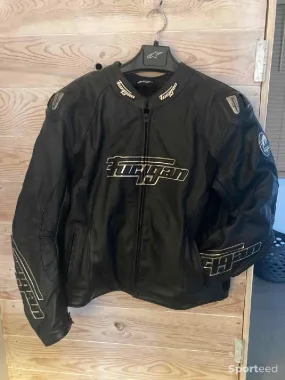 Blouson moto cuir équipé piste neuf Ajouté le : 02/01/2023