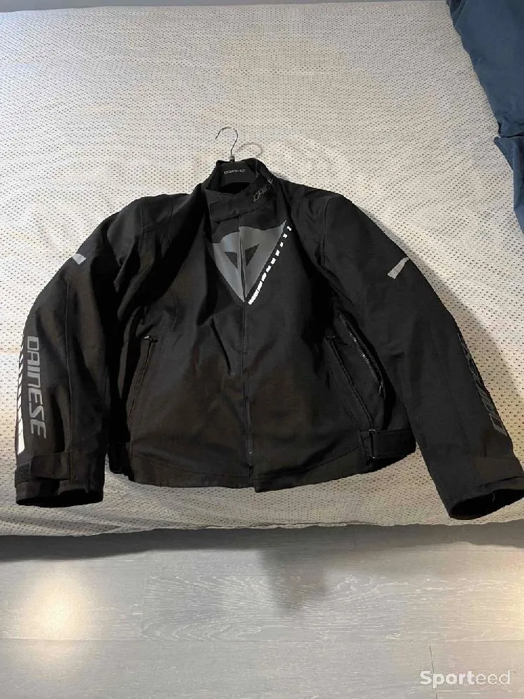 Blouson moto DAINESE d'occasion Ajouté le : 24/12/2023