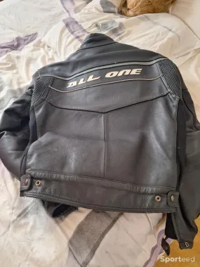 Blouson moto  d'occasion Ajouté le : 12/02/2024