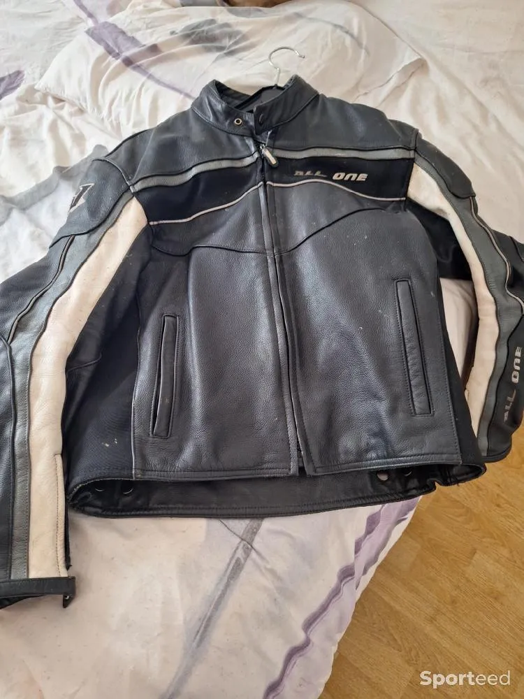 Blouson moto  d'occasion Ajouté le : 12/02/2024