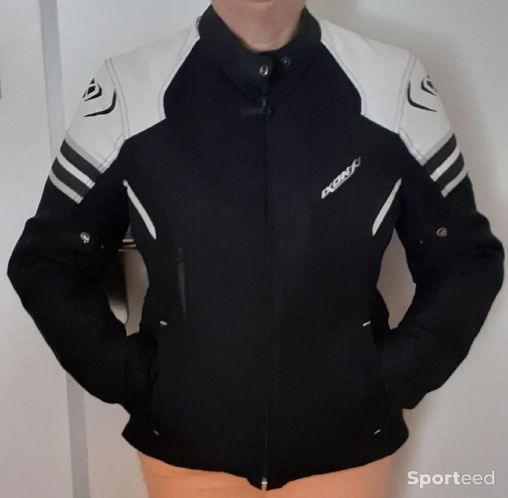 Blouson Moto Femme neuf Ajouté le : 29/08/2023