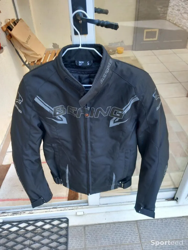 Blouson  moto neuf Ajouté le : 14/05/2023