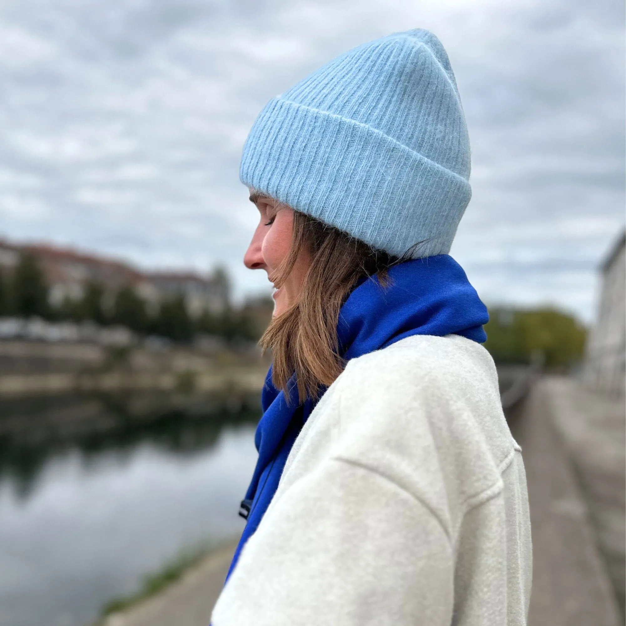 Bonnet cachemire bleu pompon | ultra chaud