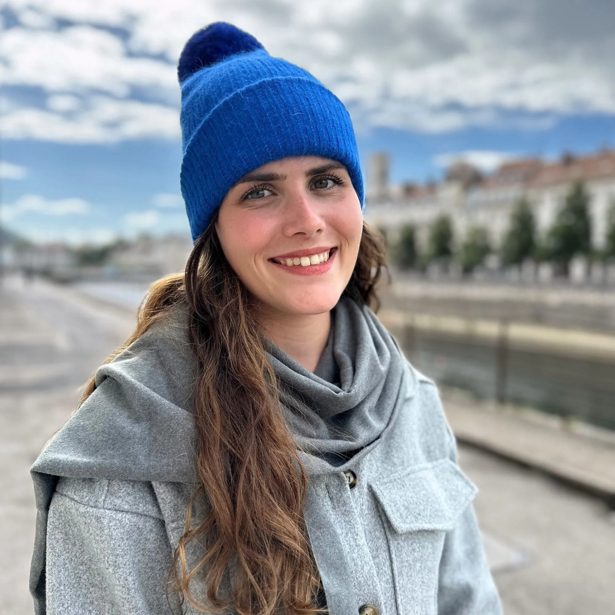 Bonnet cachemire bleu roi pompon | ultra chaud