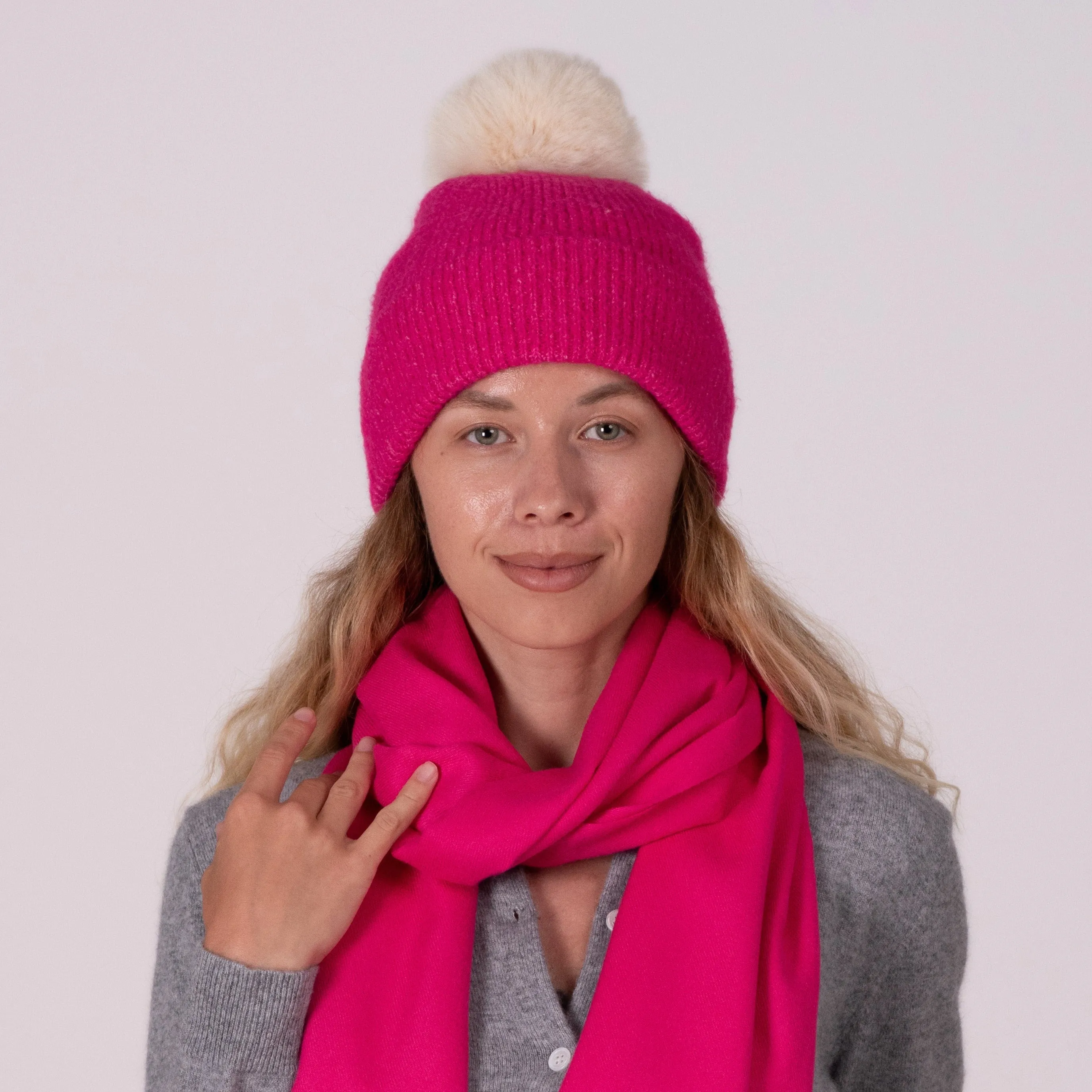 Bonnet cachemire fuchsia pompon