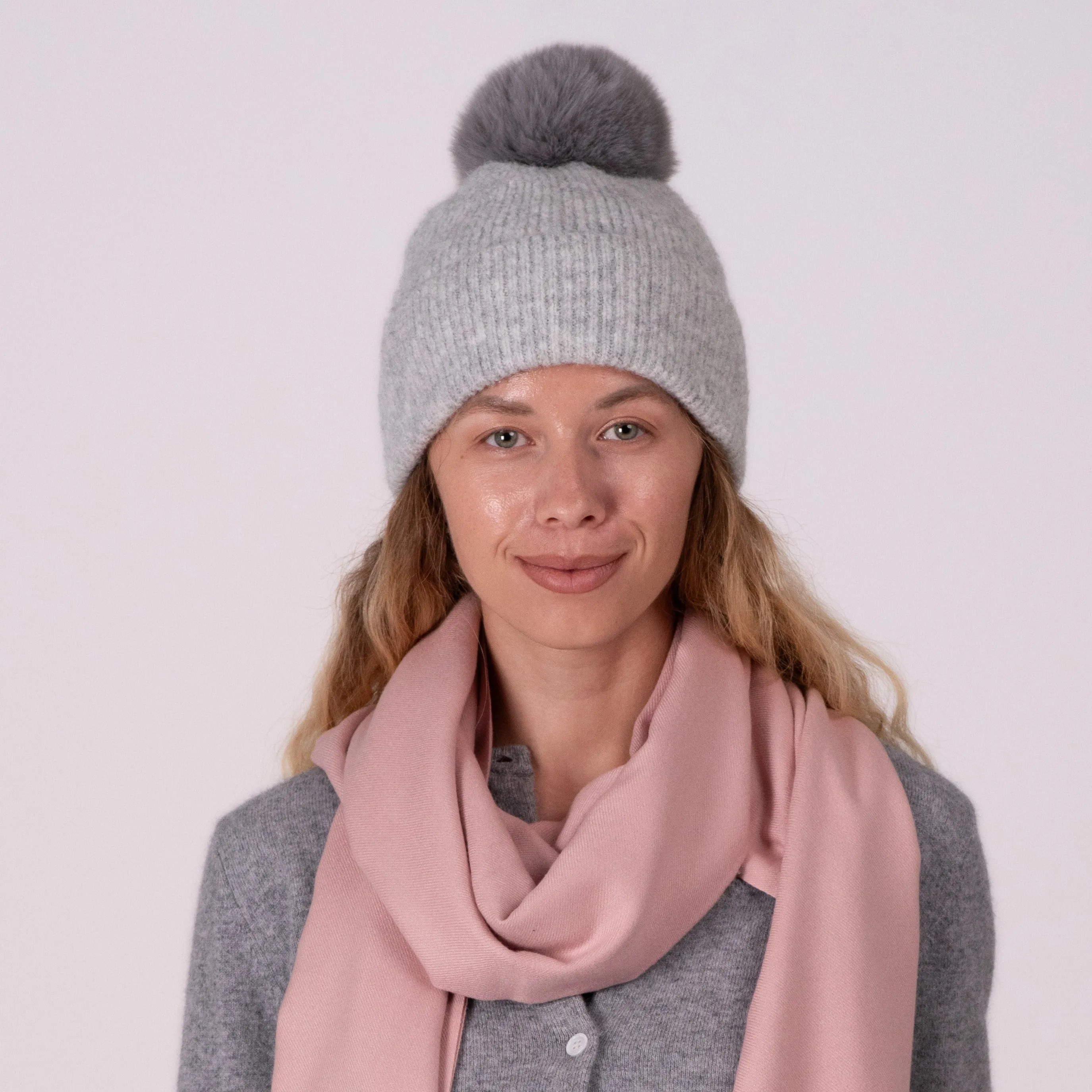 Bonnet cachemire gris pompon