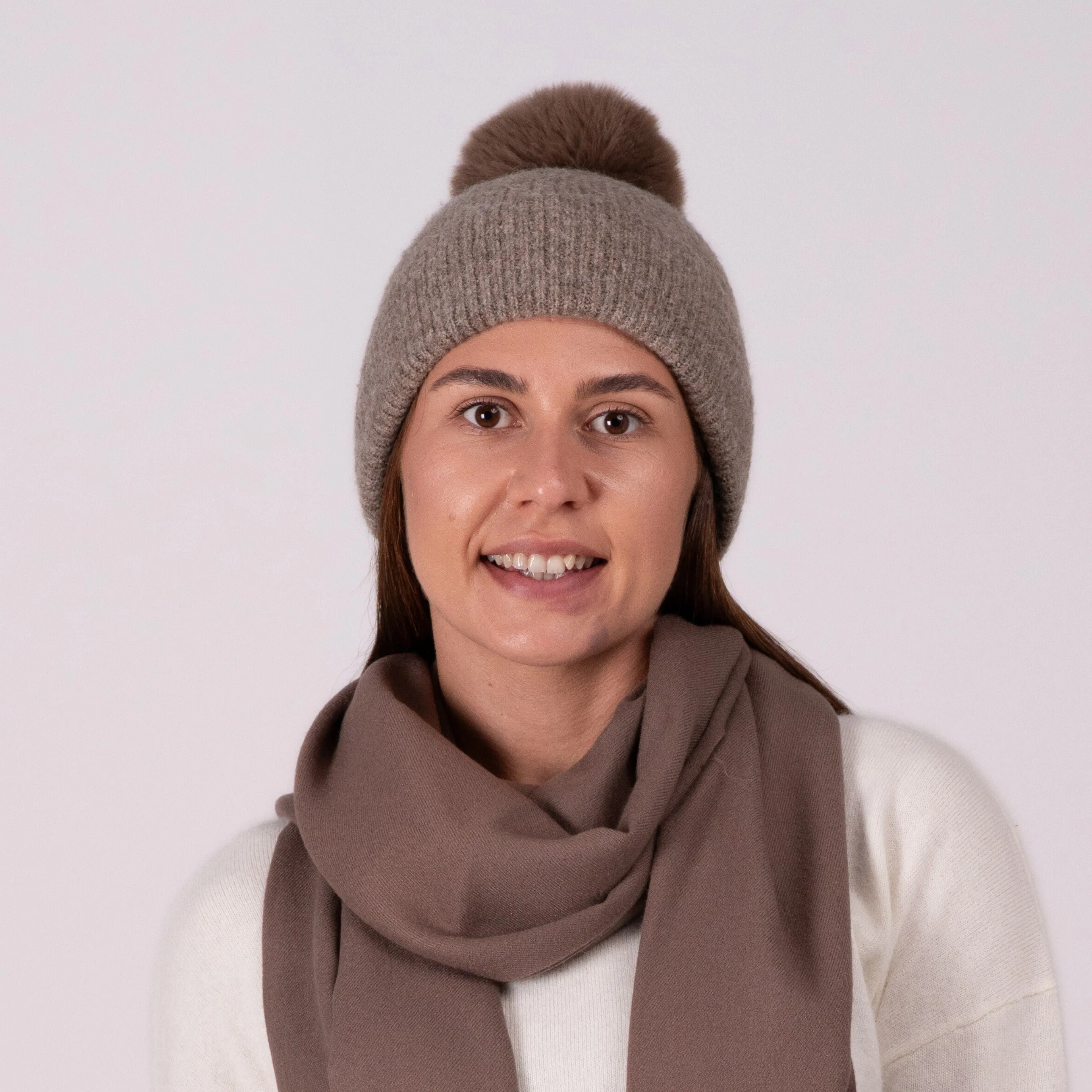 Bonnet cachemire taupe pompon