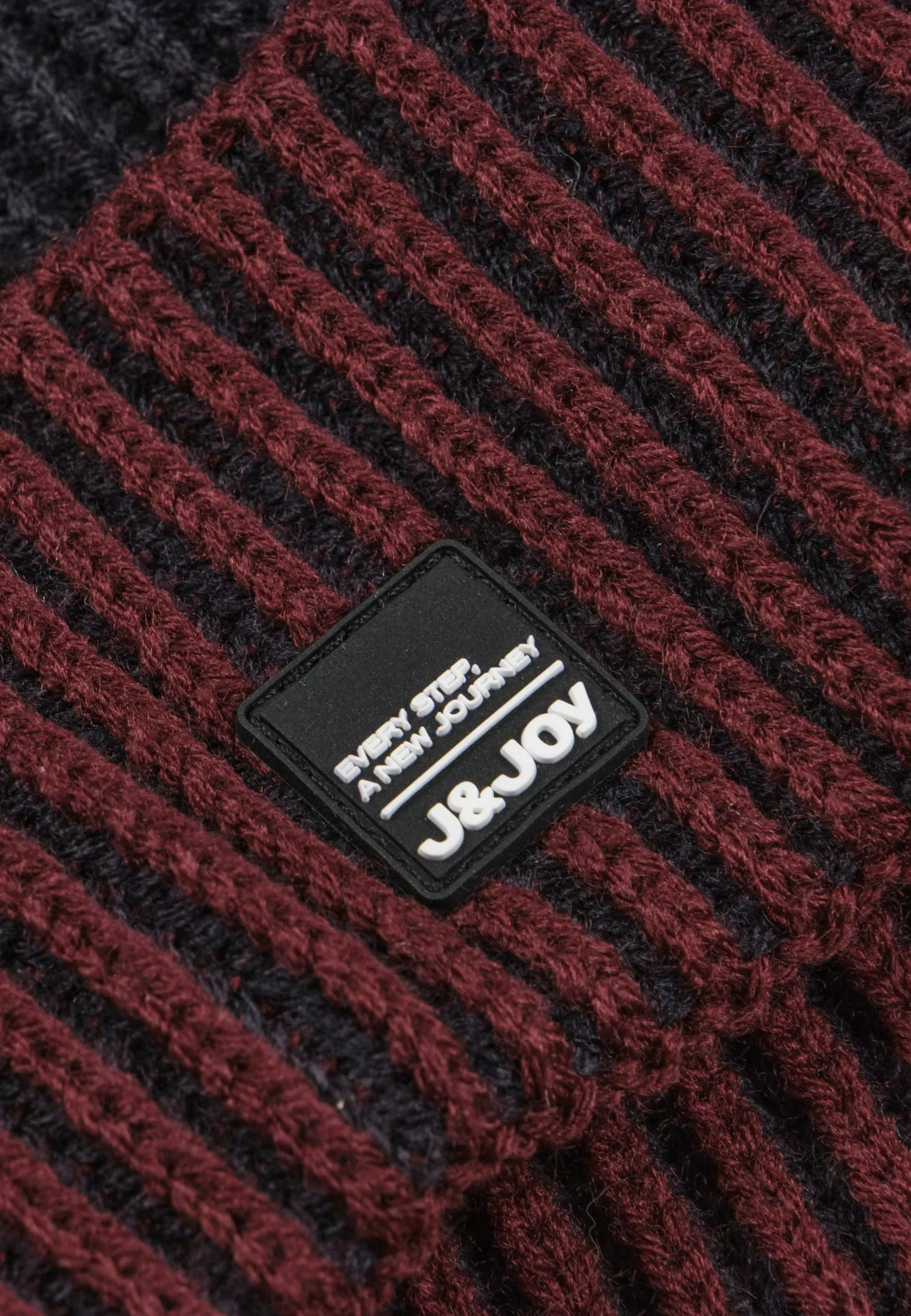 Bonnet homme bleu et bordeaux