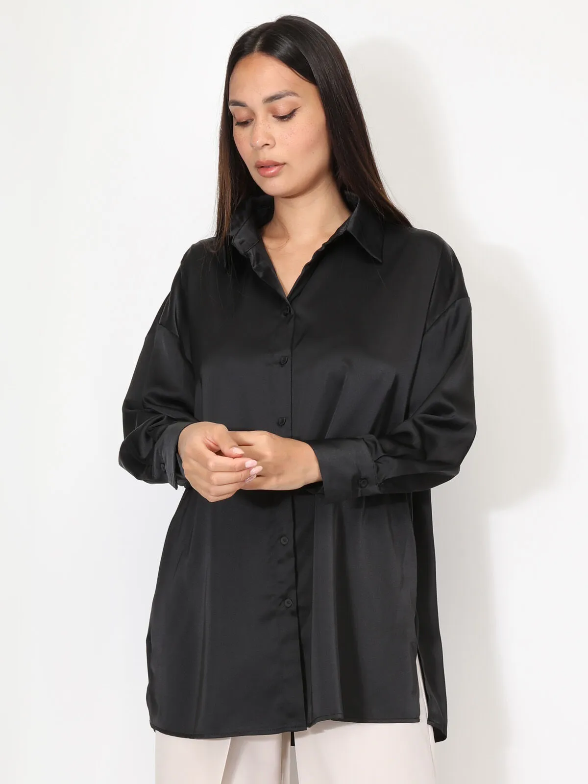 Chemise satinée oversize à fentes- Noir