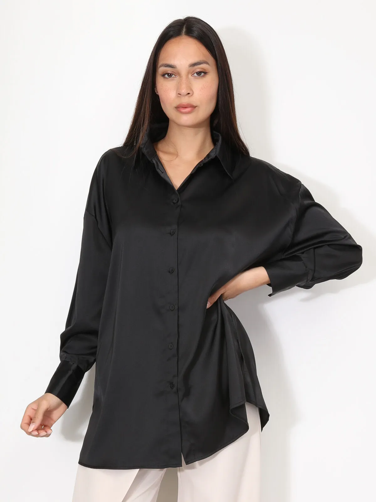 Chemise satinée oversize à fentes- Noir