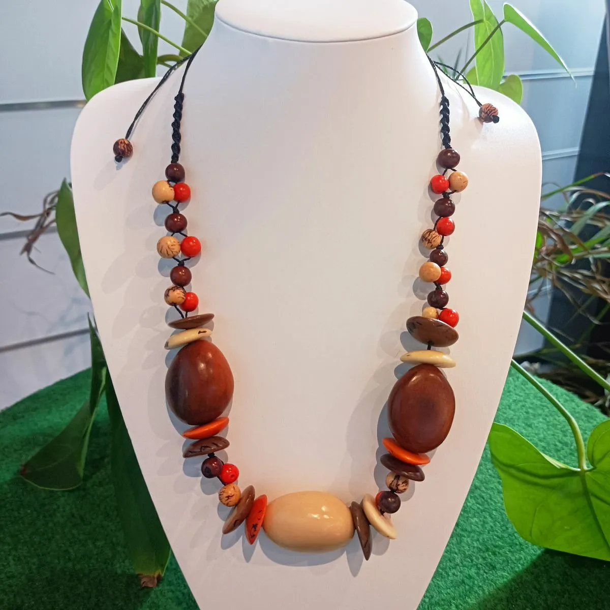 Collier kumba marron-beige-orange en ivoire végétal