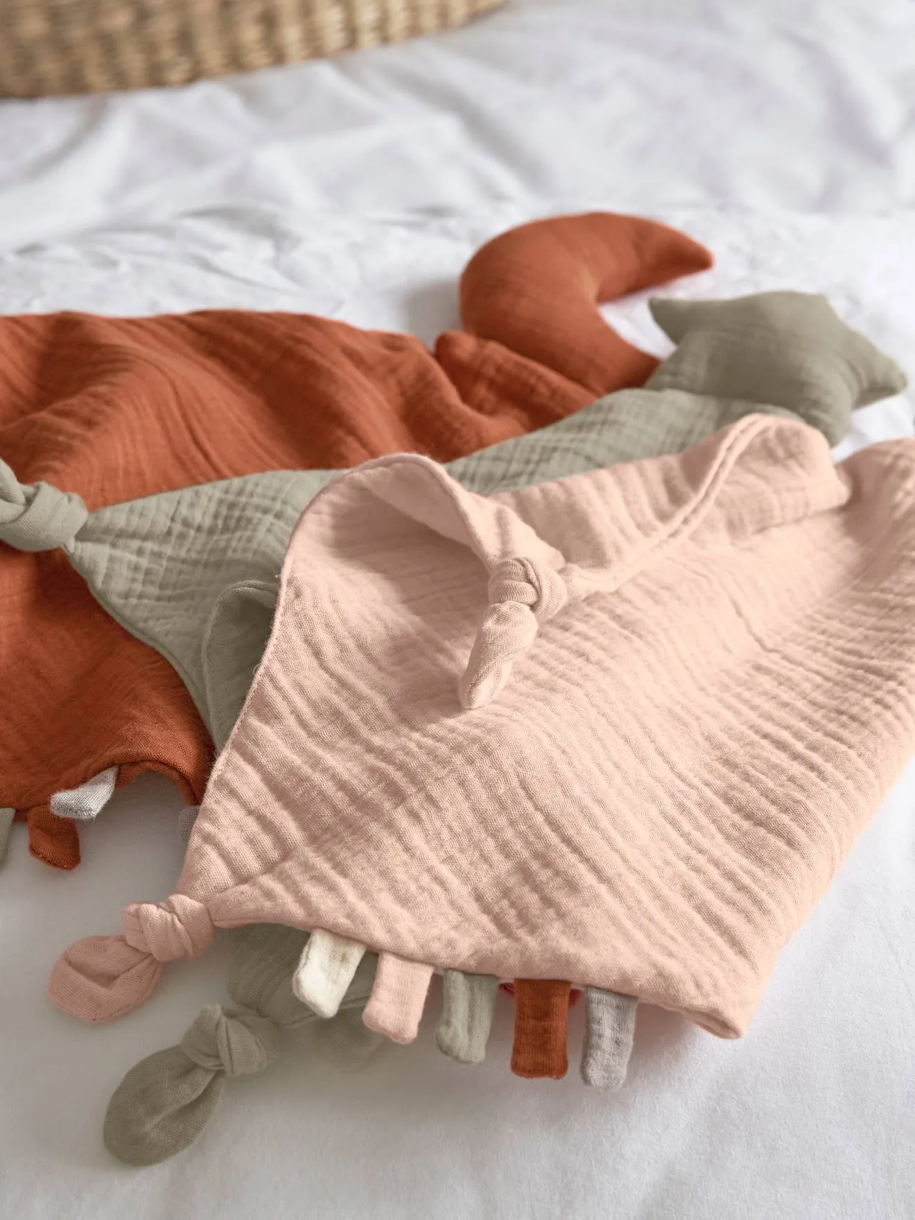 Doudou en coton bio GOTS ELHÉE rose - Lassig