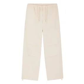 Le pantalon parachute sable