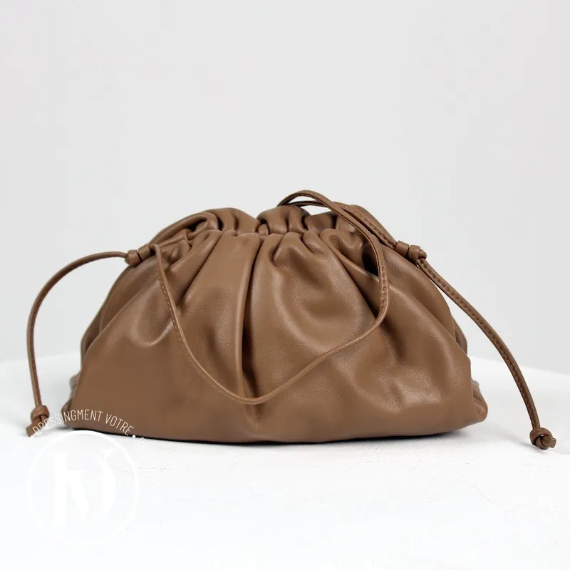 Sac Mini Pouch en cuir camel – Bottega Veneta