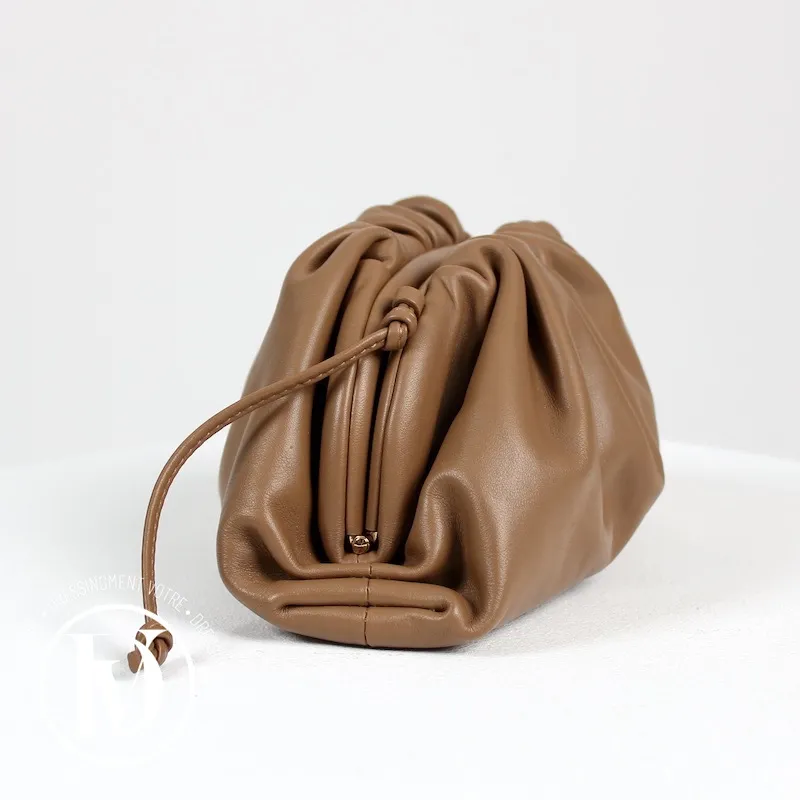 Sac Mini Pouch en cuir camel – Bottega Veneta