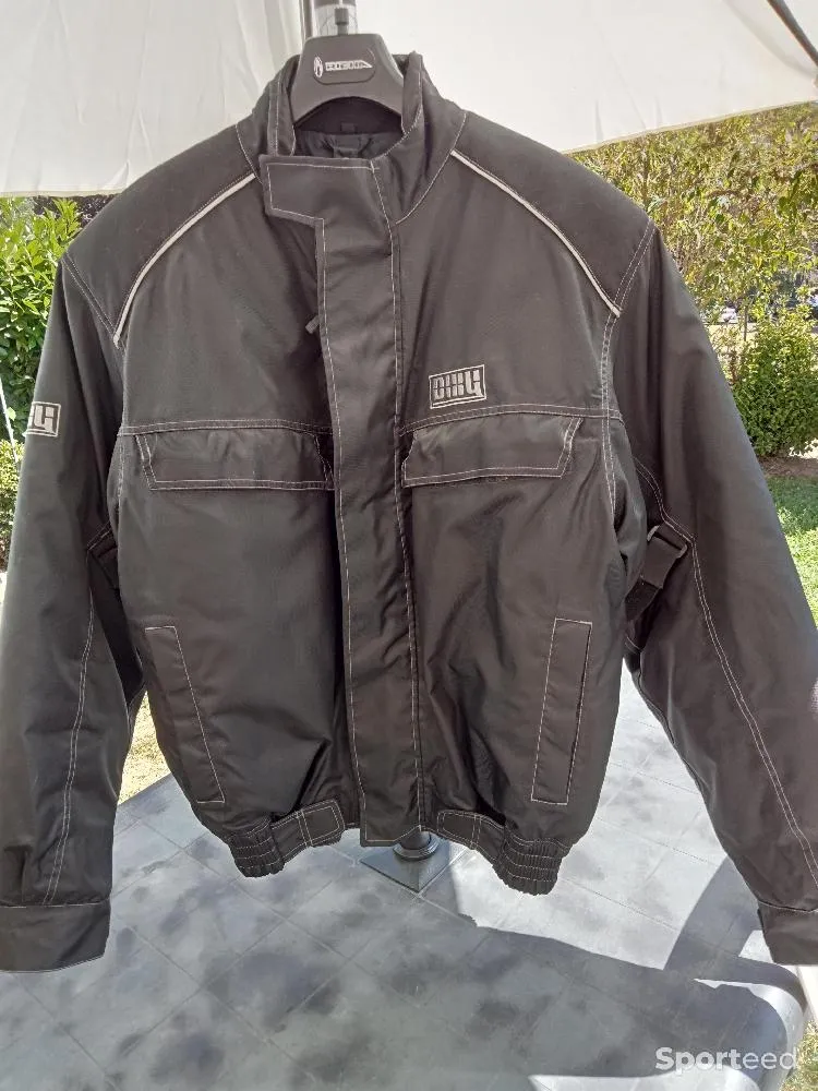 Veste blouson de moto XL d'occasion Ajouté le : 04/09/2023