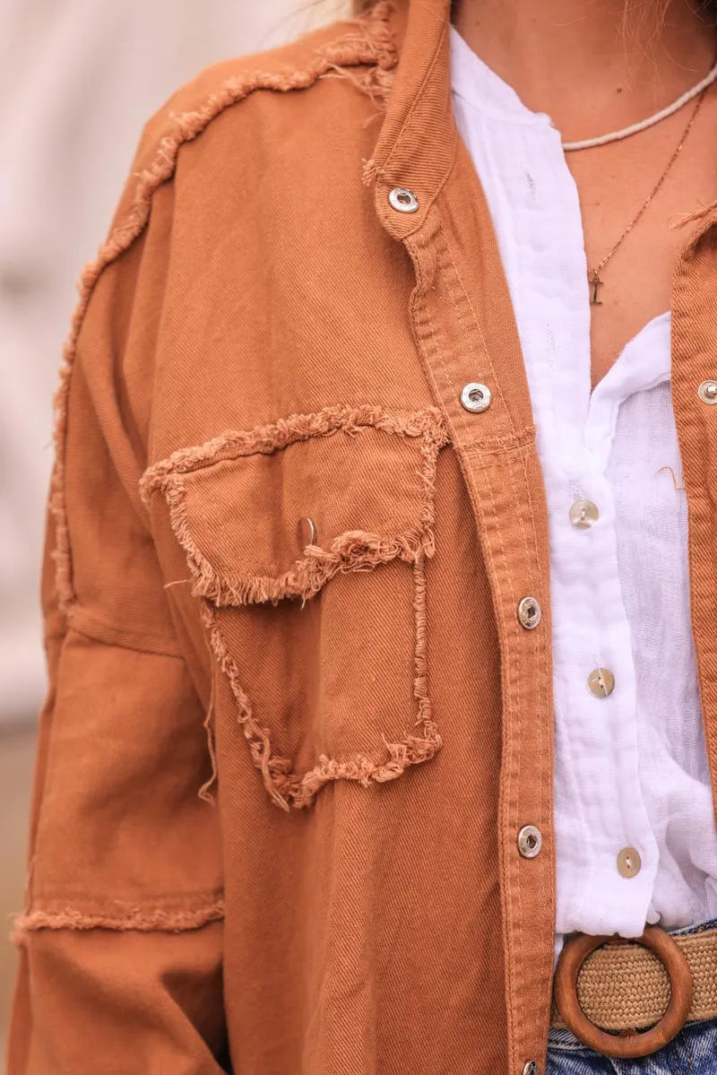 Veste camel en denim souple finitions franges broderie Smile et fleurs au dos